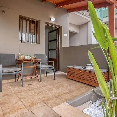 Apartment Modern 2 With A Yard